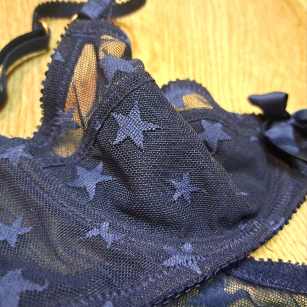 💎 AERIE Demi Underwire Navy Star Lace Bra Semi Sheer Women's Medium 💎
